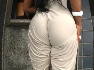 Exotic chick Maricella shows off her gorgeous round bottom