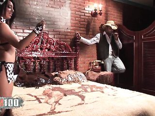 Dazzling hoochie&#039;s mmm100 scene