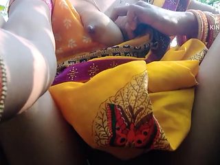 Indian Outdoor Milk Sex Beauty Ne Khet Me Jakar Maja Kiya