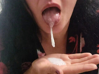 Winonna8 Slutty MILF Blowjob - Cum in Mouth Close-Up Am...