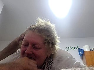 Granny Ã®mi Face O Muie BunÄ