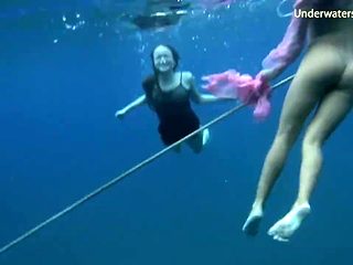 Underwater Show - babe action
