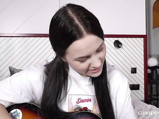Delicious Nikki&#039;s amateur facial clip