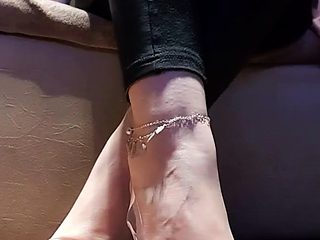 Long Foot Fetish clips at great Amateur Trampling colle...