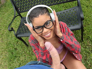 Aria Faye gives a great head and gets screwed in the park