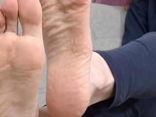 Long Toes and Big Feet up Close Detail Tease