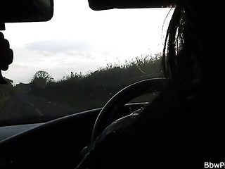 Salacious chippie at amateur clip