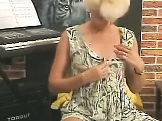 Blonde Mature with Small Tits Gives Blowjob and Makes H...
