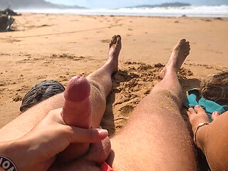 Amateur Beach Sex: Wet Pussy Fingering &amp; Squirting ...