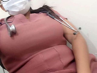 Aging cleaning lady films DIY porn, claims her curvy fi...