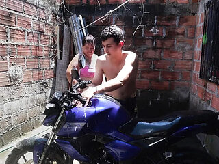 Lexly_16 and Magoculionero: My Neighbor Washes My Motor...