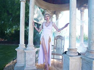 Kyaa Chimera gets worshipped in a kinky video