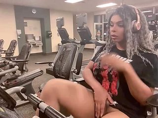 Using her sex toy to shoot a cumshot while working out ...