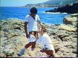 Stin Ellada Spaei Karidia / To Mikrofono Tis Alikis