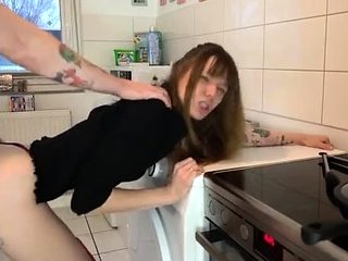 Anne-Eden - Nachbar bespannt und wixxt beim Kuechenfick