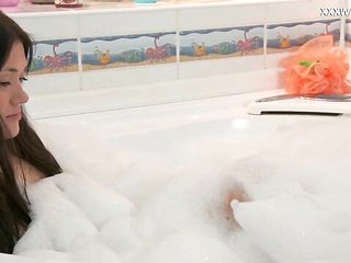 Underwater Show featuring female&#039;s bathtub porn