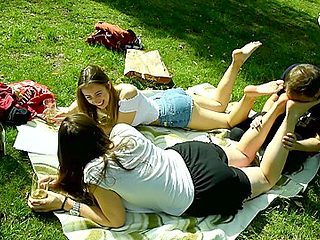 Amateur Beauties Get Their Feet Licked And Massaged By ...