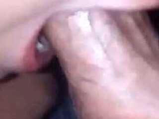 Amateur tries deepthroat