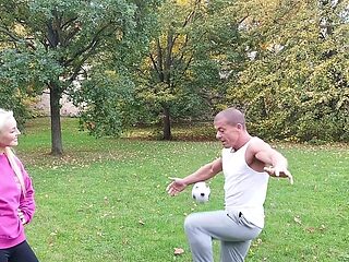 Blondie takes a juicy cock in her mouth while getting p...