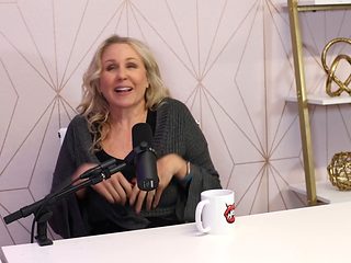 Julia Ann: Simuler des éjaculations faciales, Interdir...