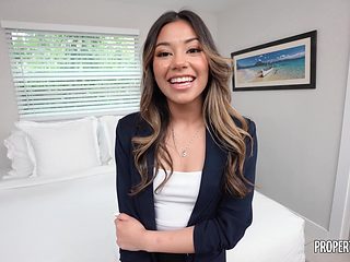 hot real estate agent fucks her morning appointment