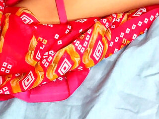 Desi Hot Aunty Sharing Her Uncontrolled Feelings to Fri...