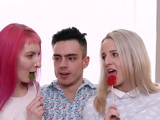 18videoz - Alien Fox - Hanna Rey - Teens share lollipop...