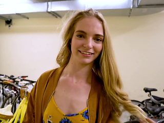 Long-haired gal Lana Sharapova screwed in the living room