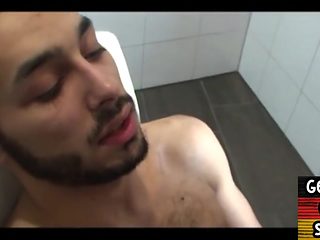German stud barebacks gaydaddy in bathroom and gets facial