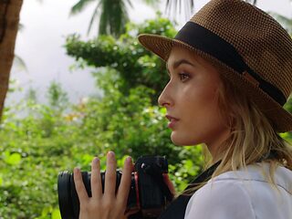 Skinny blonde girl peaches has sex with her girlfriend ...