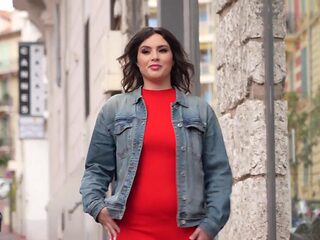 Red Lily is definitely addicted to sex... - Jacquie et ...