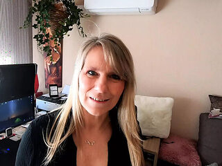 Blonde German SweetSusi Squirts Hard on Big Dick - Crea...