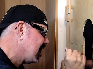 Gloryhole BJ DILF deepthroats dude