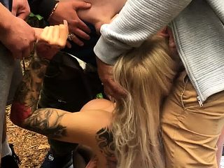 Liza Del Sierra have hardcore group sex outdoor