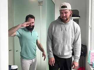 My Boyfriend&#039;s First Gay Experience with an Americ...