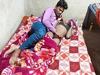 Jab Me Gar Me Aakeli Mere Gar Ke Sabhi Log Bahr Gaye Th...