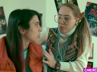 Hot Lesbian Experiment 3some With Nerd College Teens