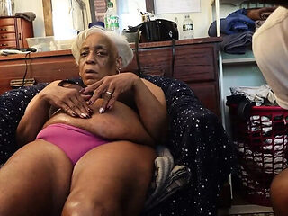 Hot Granny Rob Gives Amazing Blowjob to Big Black Cock