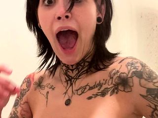 Beautiful brunette in sexy solo fingering masturbation ...