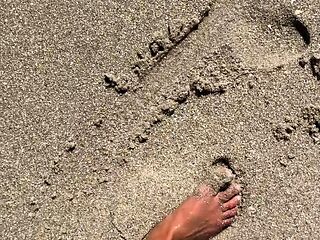 Amateur Foot Fetish Girlfriend Sucks and gives a Footjob