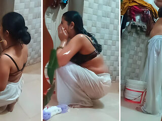 Free Use My Step Sis While She's Doing Her Shawer