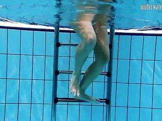 Underwater Show - babe sex