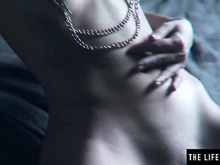 Sweetie&#039;s busty sex