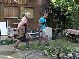 Outdoor tit job with a huge natural boob bbw and her bo...