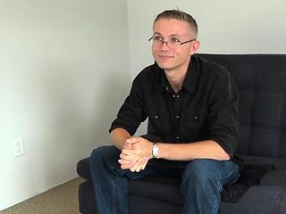 Amateur stud jerks cock on 1st casting