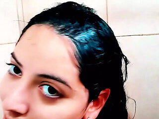 Best Friend Babyluna939 Invites Me For Shower Sex - Gol...