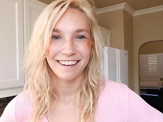 Blonde bombshells Claire and Stoney indulge in an uninh...