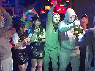 240112ハロウィン会場で美女とエッチc4