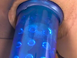 English MILF Nicole Dupapillon Vacuum Pumps Her Pussy L...