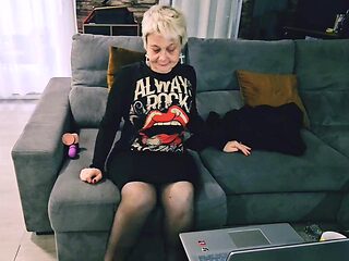 POV on my mature MILF pussy while I masturbate and use ...